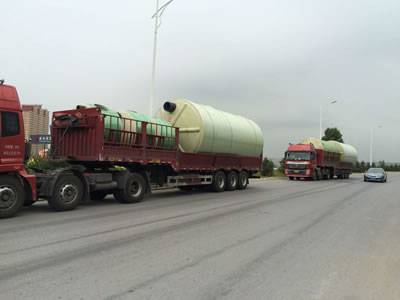 FRP septic tanks are packed on the trucks and sent to various regions.