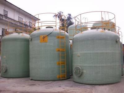FRP chemical storage tanks with flat bottom in different dimension are set together.